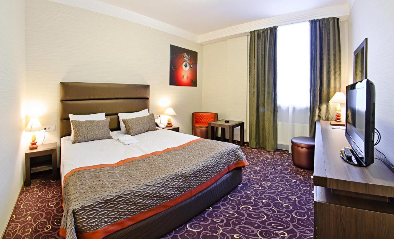 Alfavito Kyiv Hotel Esterno foto
